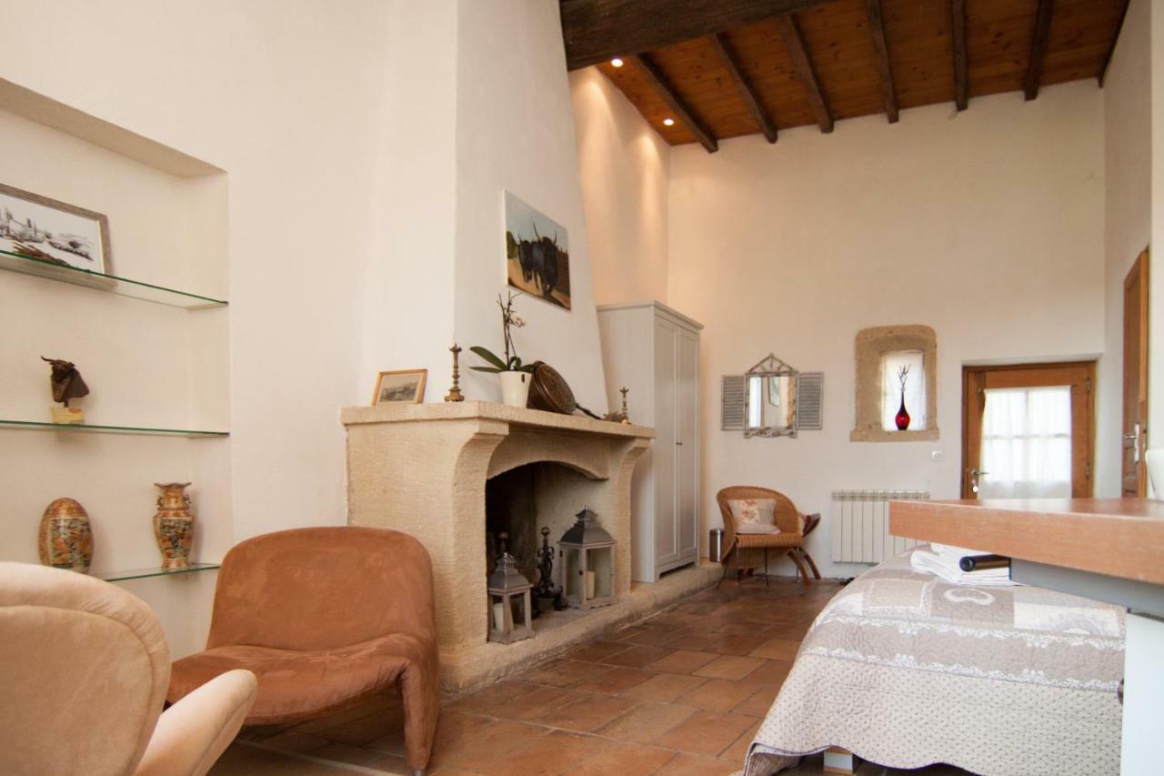 Mas De La Rivoire B&B Villevieille Экстерьер фото